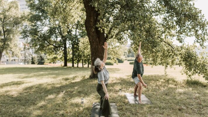 Activités physiques douces pour seniors : les meilleures options en 2026