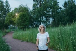 Marche nordique seniors 2026 : 5 bénéfices santé prouvés